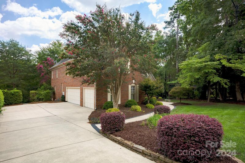881 Craigmont Ln, Concord, NC 28027