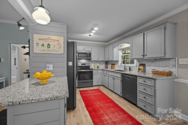 5716 Indian Brook Dr, Matthews, NC 28104