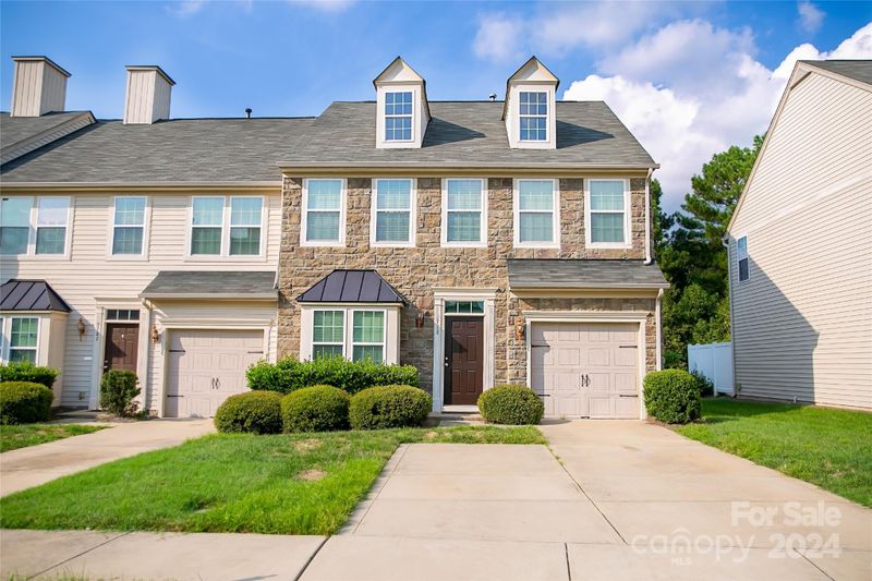 9778 Springholm Dr, Charlotte, NC 28278