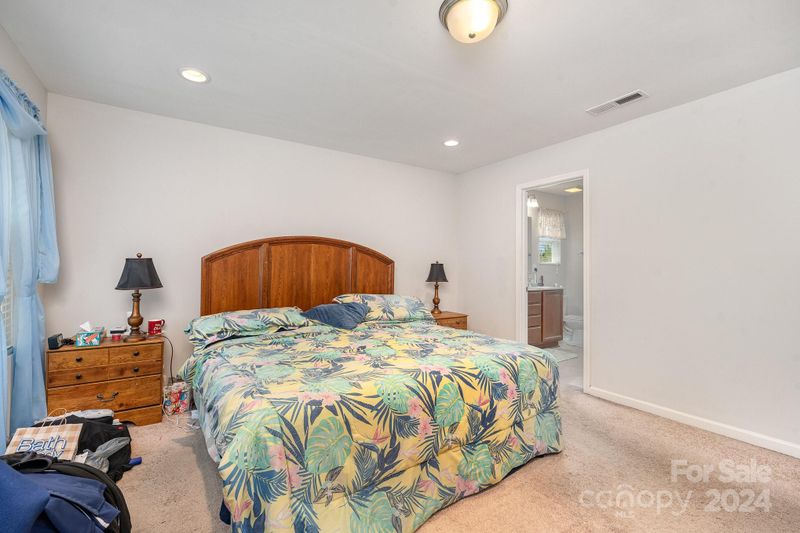2524 Blue Moss Dr, Dallas, NC 28034