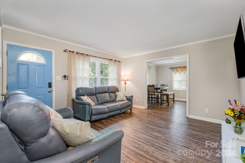 528 Culloden Ct, Charlotte, NC 28214
