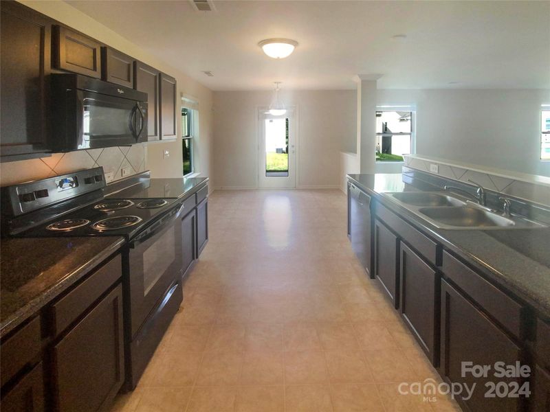 10746 Derryrush Dr, Charlotte, NC 28213