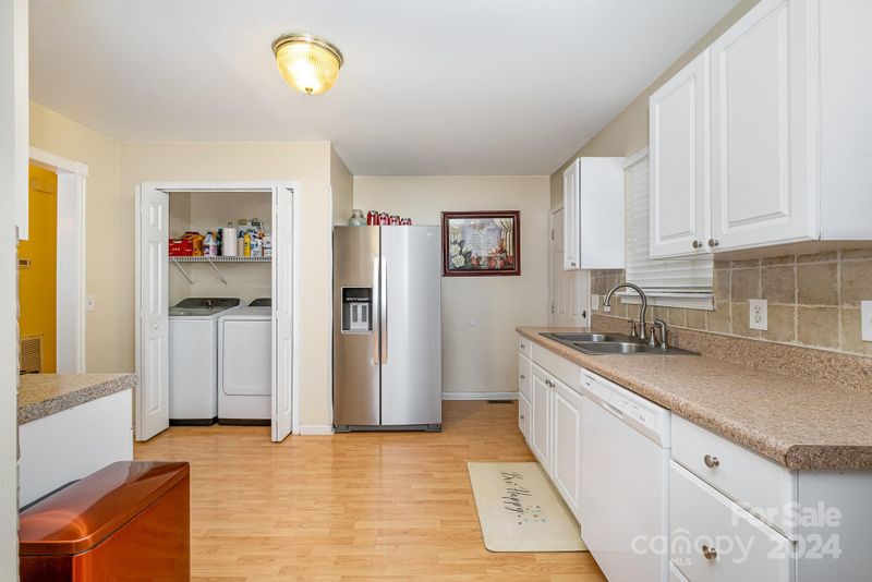635 Bradford Dr, Charlotte, NC 28208