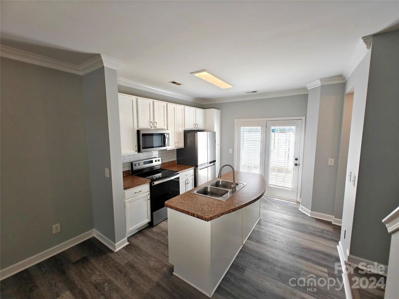 4653 Stoney Branch Dr, Charlotte, NC 28216