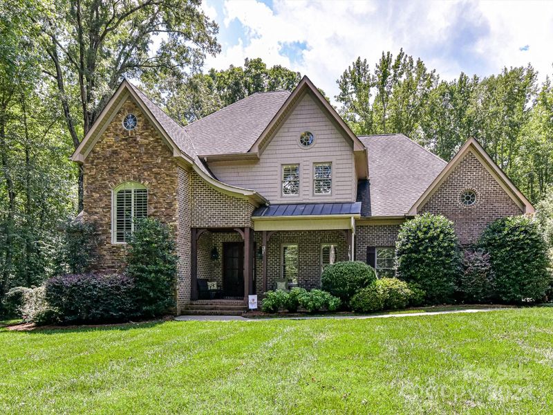 1056 James Madison Dr, Matthews, NC 28104