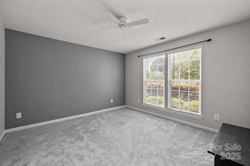 9341 Lenox Pointe Dr, Charlotte, NC 28273