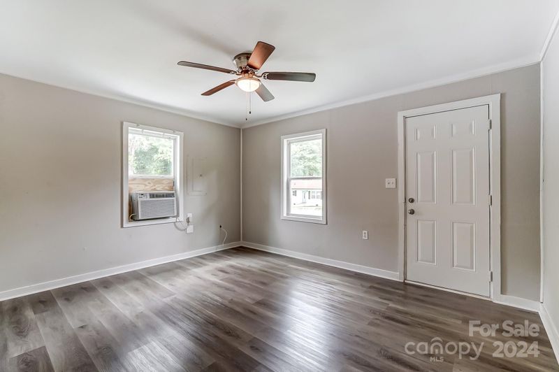 1047 Sycamore Ave, Gastonia, NC 28052