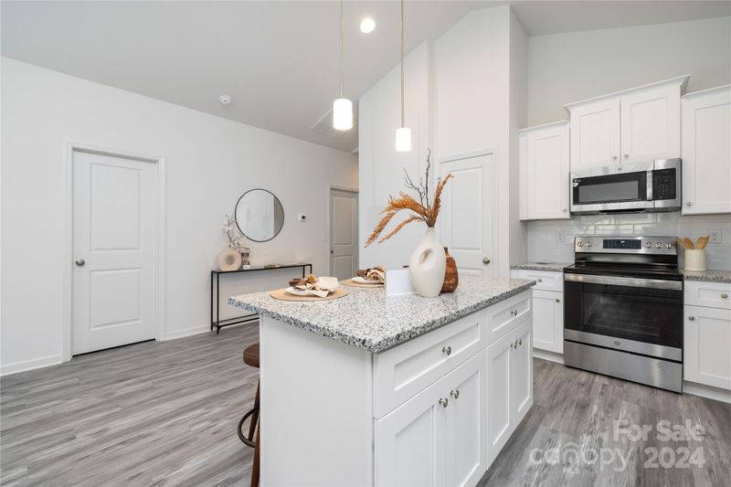3905 Oakwood Rd, Charlotte, NC 28269