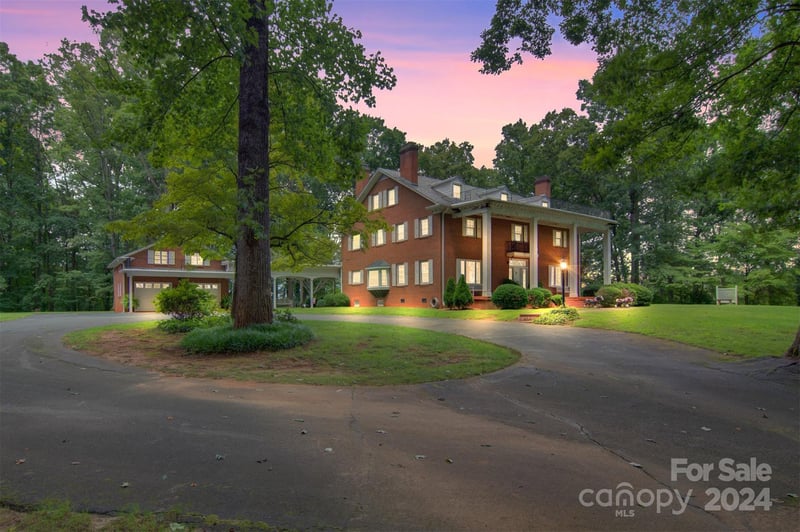 1014 2nd Ave NW, Conover, NC 28613
