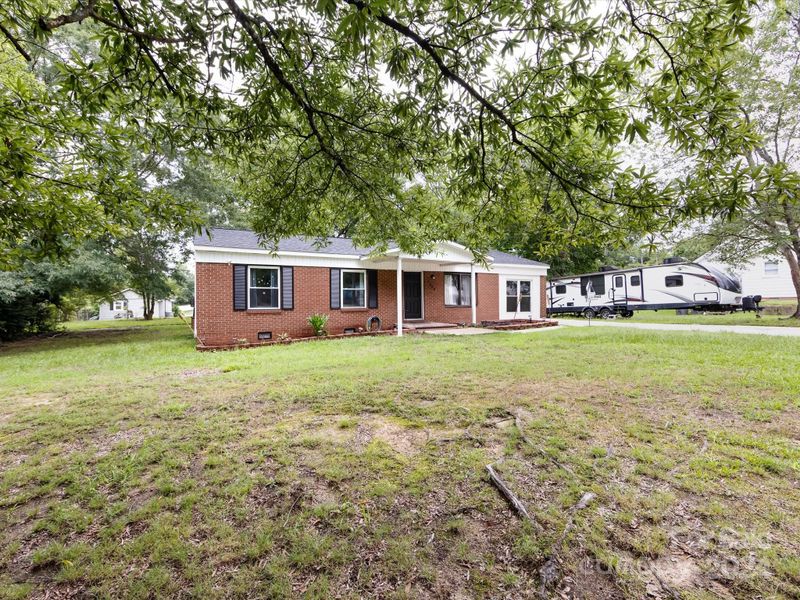 1302 E 1st St, Kannapolis, NC 28083