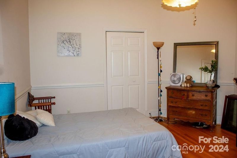 809 N Main Ave, Newton, NC 28658