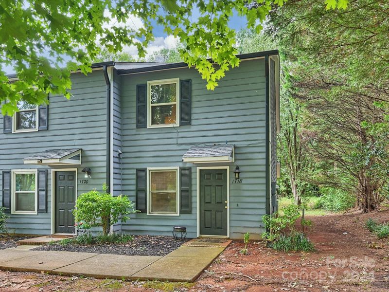 1718 Village Lake Dr, Charlotte, NC 28212