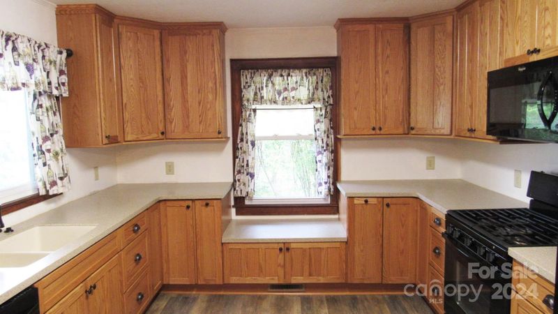 708 S Mountain St, Cherryville, NC 28021
