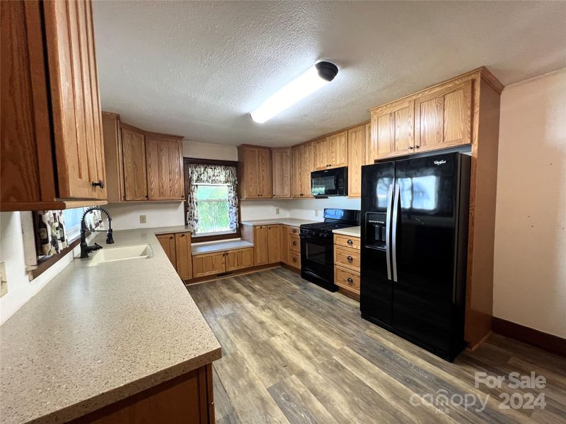 708 S Mountain St, Cherryville, NC 28021