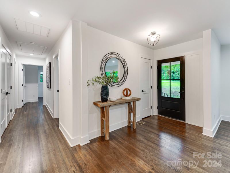 1111 Burtonwood Cir, Charlotte, NC 28212