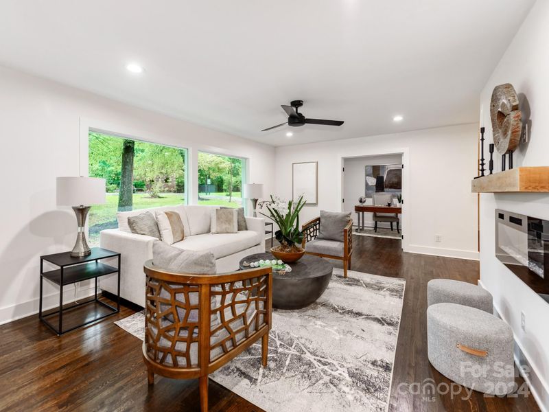 1111 Burtonwood Cir, Charlotte, NC 28212