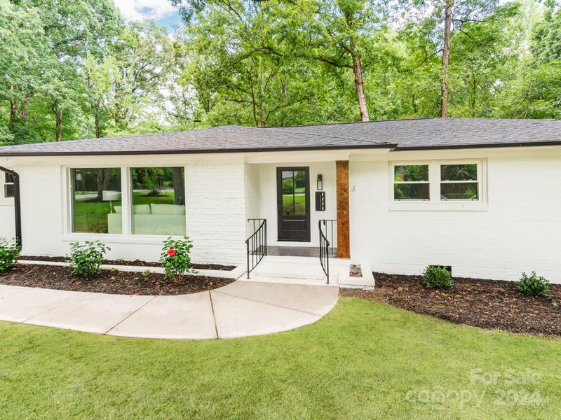1111 Burtonwood Cir, Charlotte, NC 28212