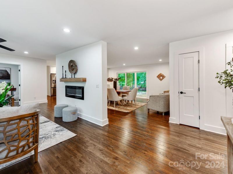 1111 Burtonwood Cir, Charlotte, NC 28212