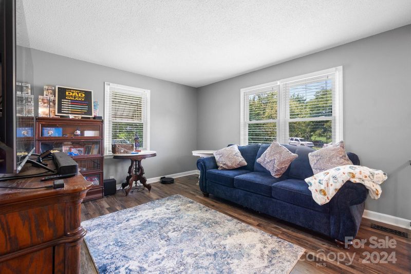 1341 Village Cir, Hickory, NC 28602