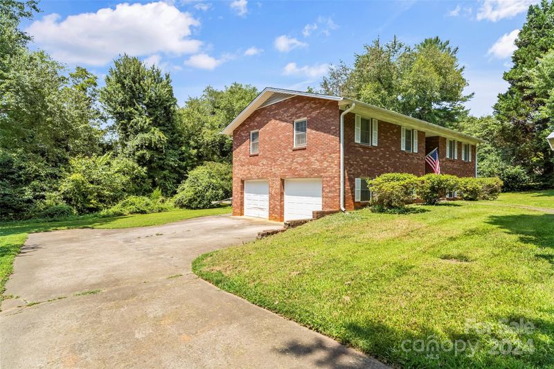 3651 7th St NE, Hickory, NC 28601