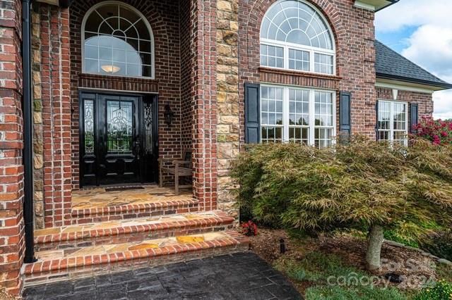 1085 Baker Barn Rd, Hickory, NC 28602