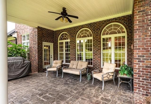 1085 Baker Barn Rd, Hickory, NC 28602