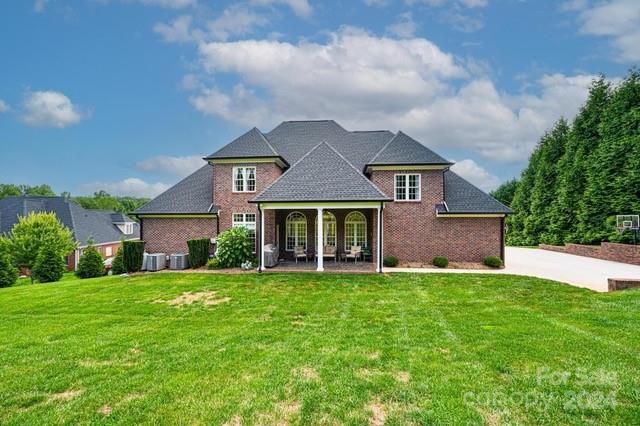 1085 Baker Barn Rd, Hickory, NC 28602