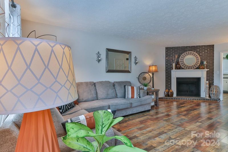 1330 5th St NE #167, Hickory, NC 28601