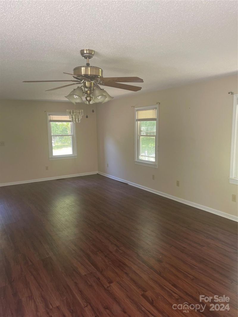 590 Gee Dr, Kannapolis, NC 28081