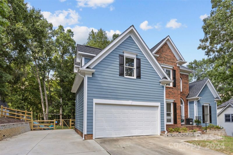 418 Whitefriars Ln, Matthews, NC 28105
