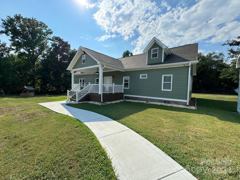 6220 Four Knights Ln, Clover, SC 29710