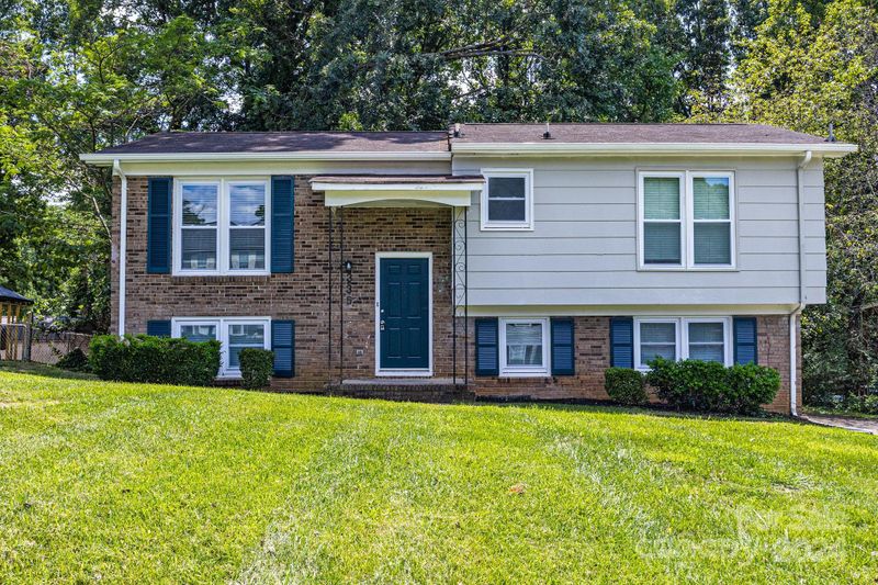 335 Sleepy Hollow Rd, Charlotte, NC 28217