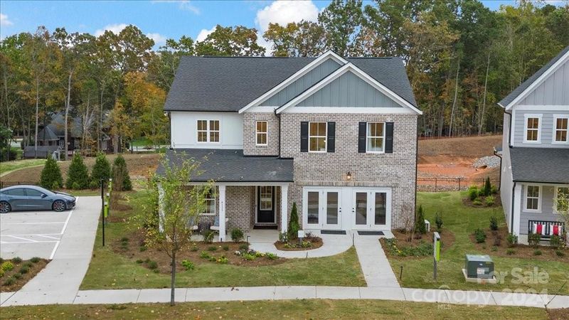 8122 Franklin Trail St, Charlotte, NC 28227