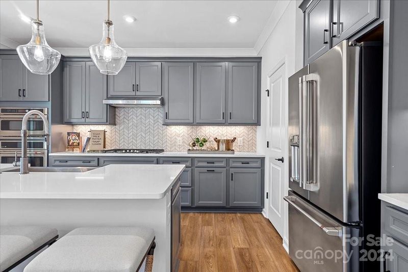 8121 Franklin Trail St, Charlotte, NC 28227