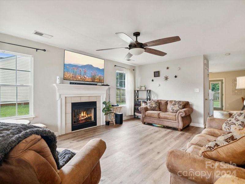 627 Overlook Rd, Lowell, NC 28098