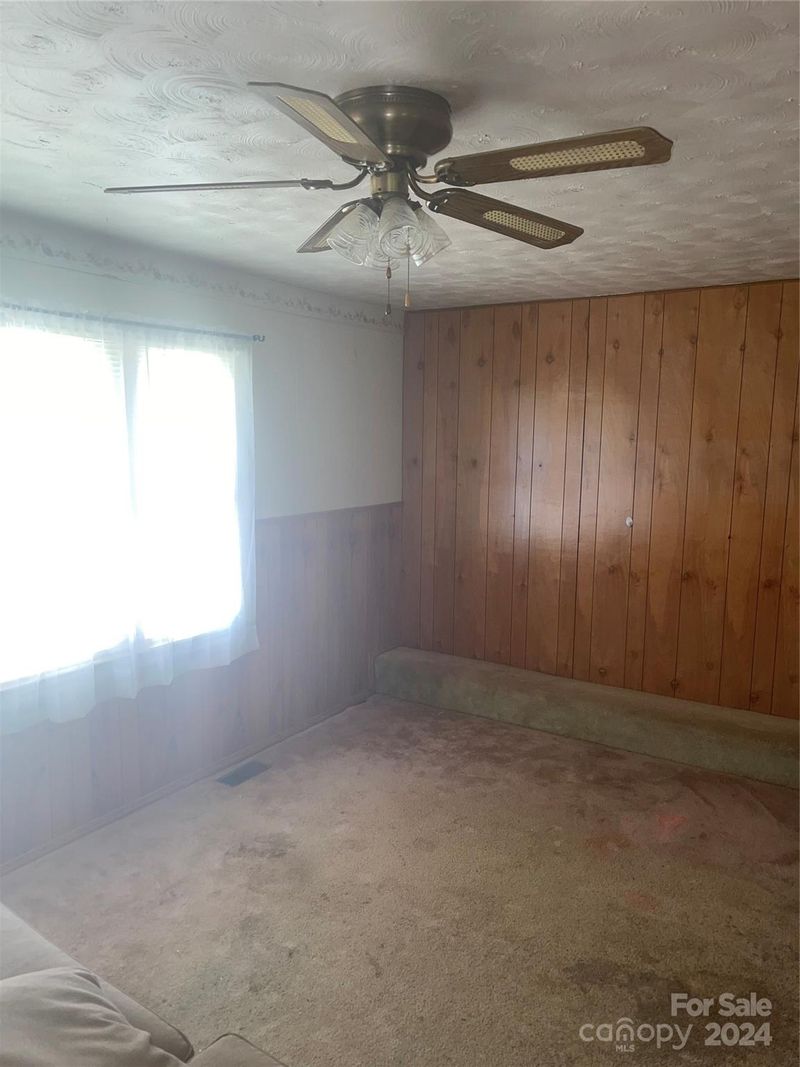 112 Tanglewood Dr, Kannapolis, NC 28081