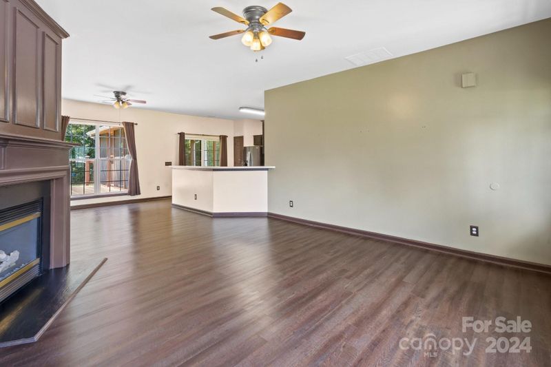 2402 Sawyer Dr, Charlotte, NC 28213