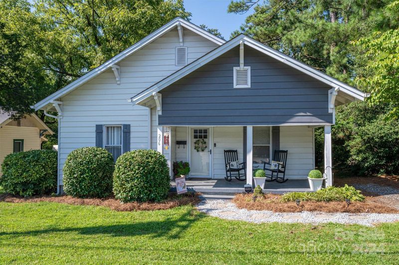 206 6th St SW, Conover, NC 28613