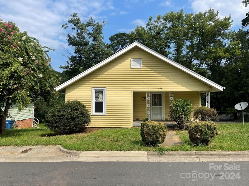 271 10th Ave SE, Hickory, NC 28602