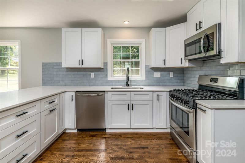 3127 Manchester Dr, Charlotte, NC 28217