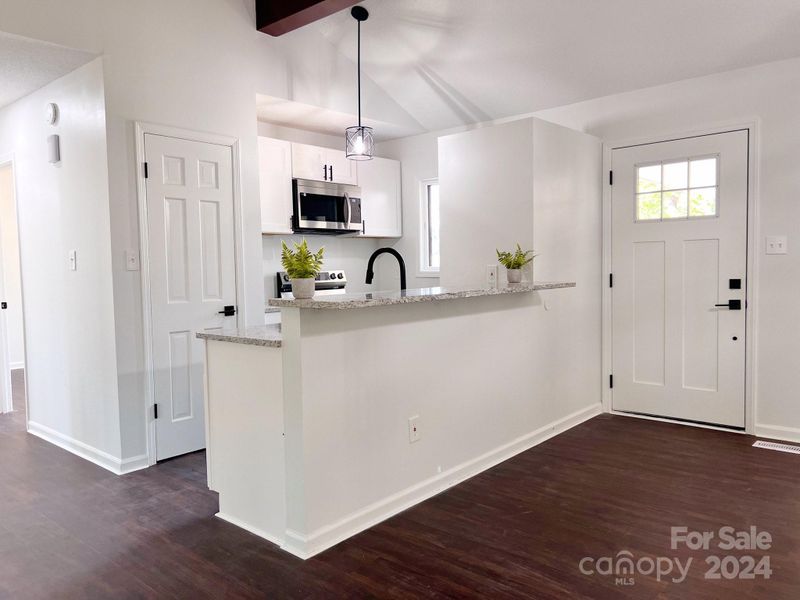 5268 Stonewood Dr, Hickory, NC 28602