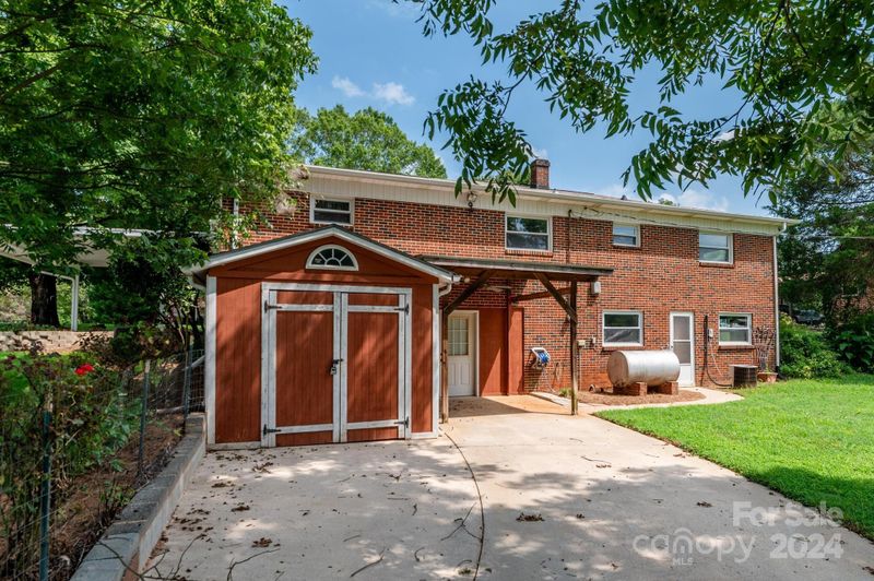 704 Bristol Dr, Statesville, NC 28677