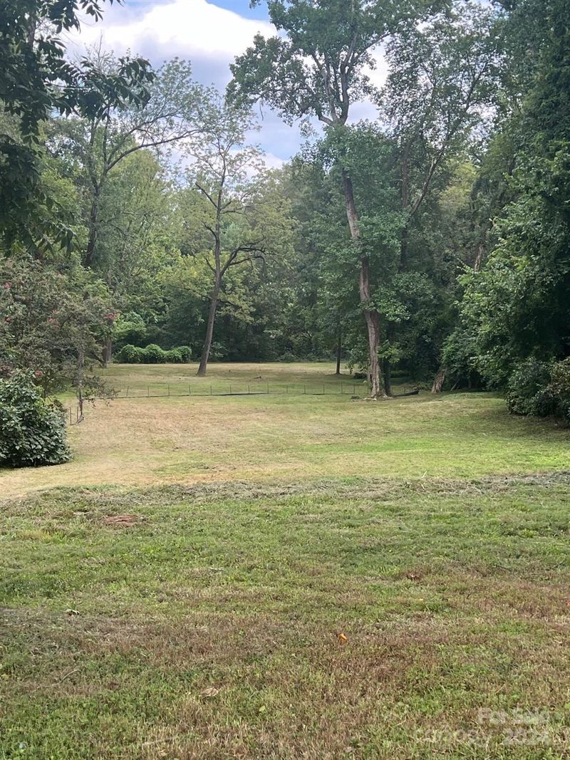 3227 Fairfax Dr, Charlotte, NC 28209