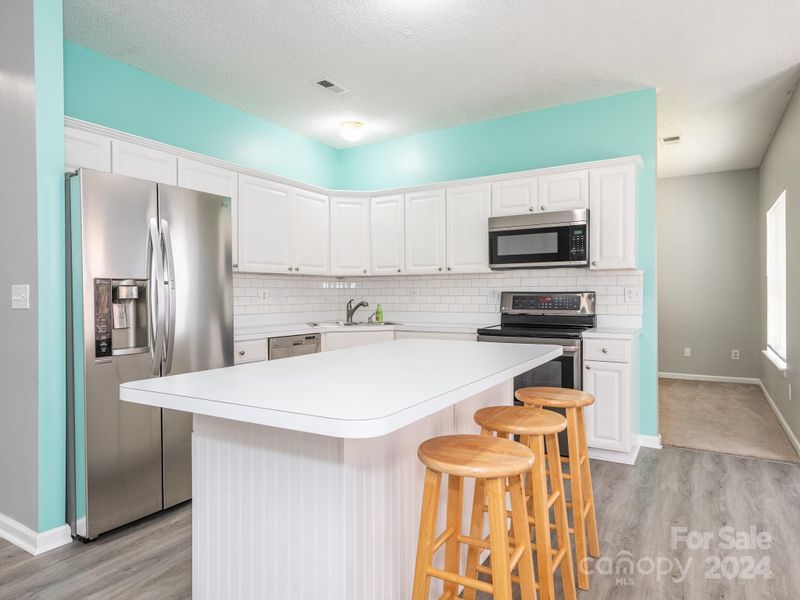 8830 Steelechase Dr, Charlotte, NC 28273