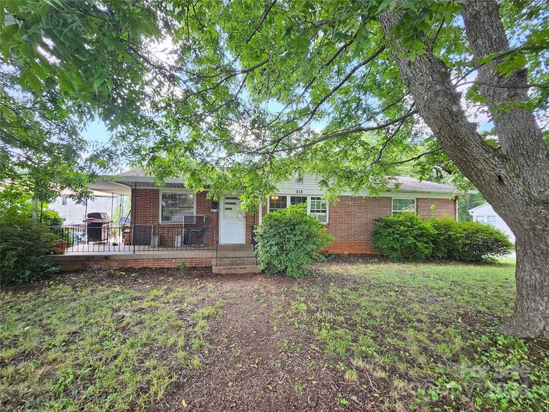 121 27th St, Hickory, NC 28601