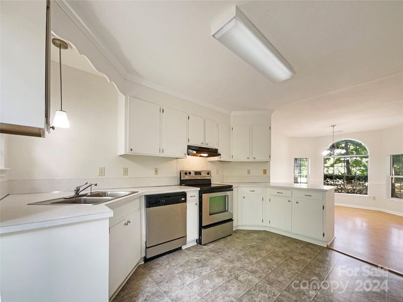 3011 Stevens Mill Rd, Matthews, NC 28104