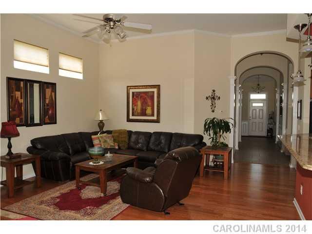 9704 Dominion Crest Dr, Charlotte, NC 28269