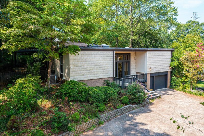 1069 21st Ave NW, Hickory, NC 28601