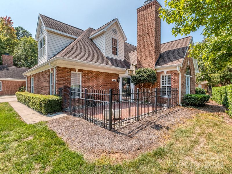 7442 Hurstbourne Green Dr, Charlotte, NC 28277