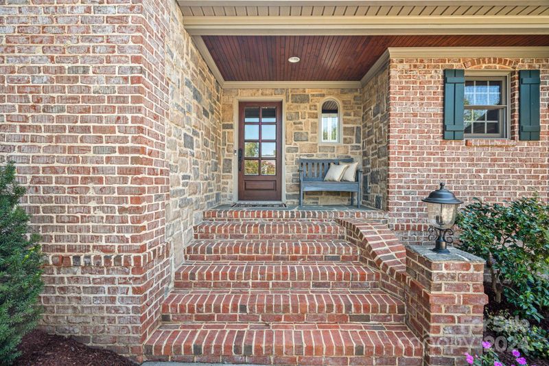 19316 River Falls Dr, Davidson, NC 28036